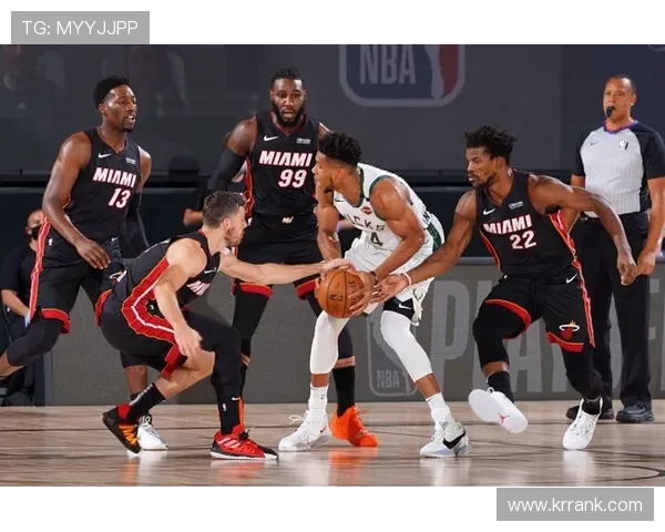 2018年NBA赛季雄鹿队与尼克斯队激战回顾与精彩瞬间分析