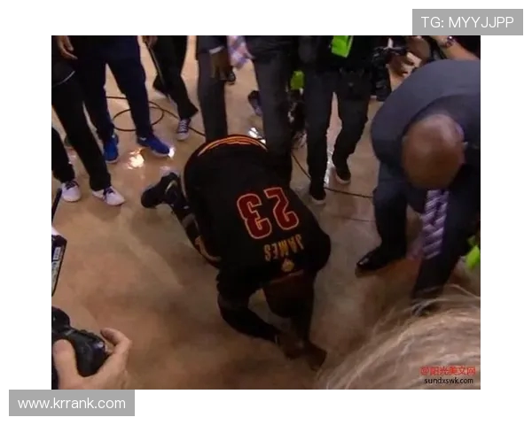 勇士与骑士季前赛精彩对决录像回顾分析与亮点总结 勇士与骑士季前赛精彩对决录像回顾分析与亮点总结